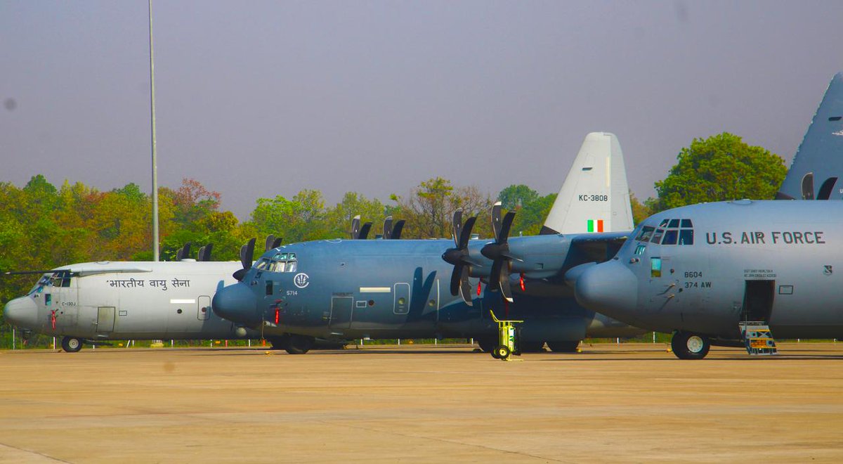 AnamikaDutta77's tweet photo. Some glimpses of ongoing #ExCopeIndia 23, @usairforce & @IAF_MCC aircraft flew airdrop missions to a Dropping Zone in the eastern sector.
Flying together, exchanging the learning skills from each other.
#DiplomatsInFlightSuits #PC_ #IAF
@PACAF @prodefgau https://t.co/iukdzuC63s