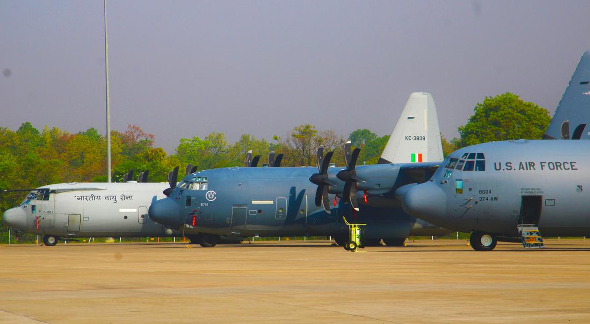 Some glimpses of ongoing #ExCopeIndia 23, @usairforce & @IAF_MCC aircraft flew airdrop missions to a Dropping Zone in the eastern sector. 
Flying together, exchanging the learning skills from each other. 

#DiplomatsInFlightSuits #PC_ #IAF
@PACAF @prodefgau