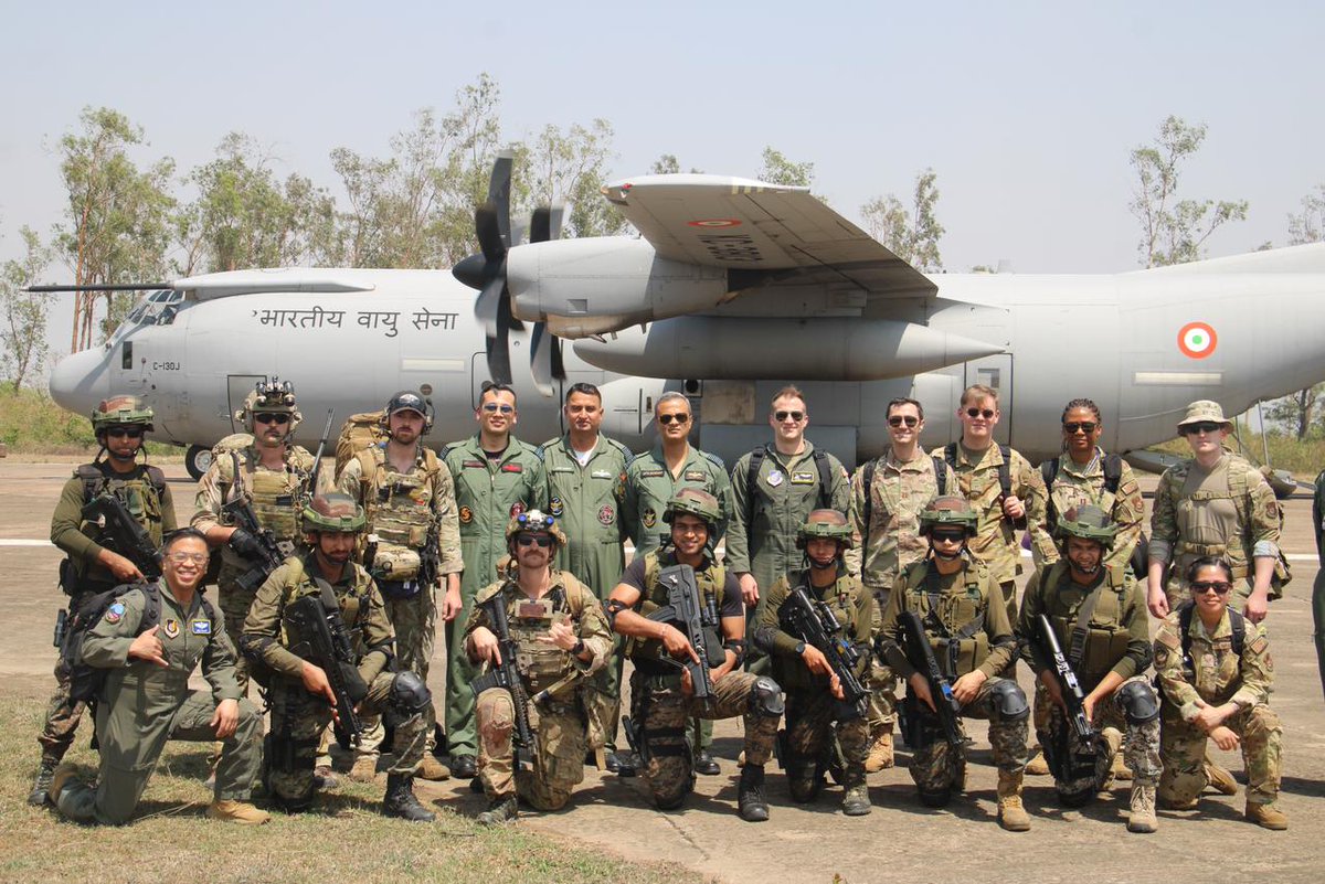 AnamikaDutta77's tweet photo. Some glimpses of ongoing #ExCopeIndia 23, @usairforce & @IAF_MCC aircraft flew airdrop missions to a Dropping Zone in the eastern sector.
Flying together, exchanging the learning skills from each other.
#DiplomatsInFlightSuits #PC_ #IAF
@PACAF @prodefgau https://t.co/iukdzuC63s