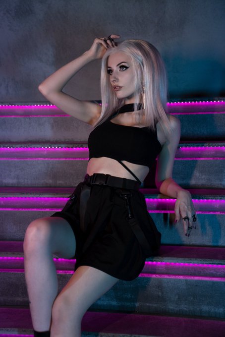 🤍🖤 https://t.co/5k3zpmpfHM