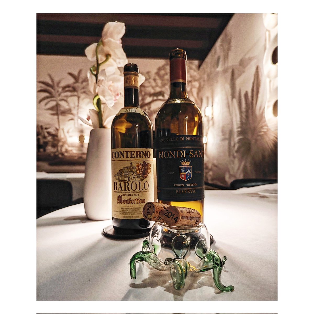 •Brunello di Montalcino Riserva 2015
@biondisantigreppo 

•Barolo Riserva Monfortino 2014
Giacomo Conterno 

"The Italian Giant"

Which one is your favourite? 

#vino #wine #italiandoitbetter #italianwine #sangiovese #nebbiolo #barolo #brunellodimontalcino #amazing #stunning