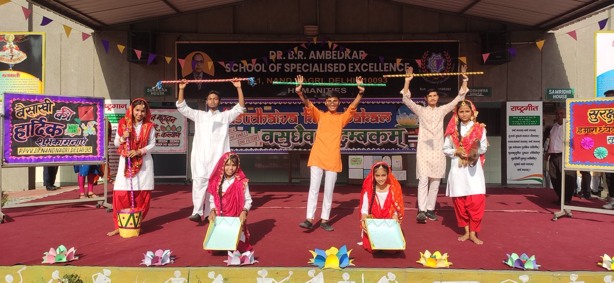 ASoseNandNagri's tweet photo. "Kanka di muk gayi rakhi, o jattan aayi vaisakhi."
Baisakhi Celebrations at SOSE Nand Nagri. 
#SoSENandNagri https://t.co/NuR2IKnff3