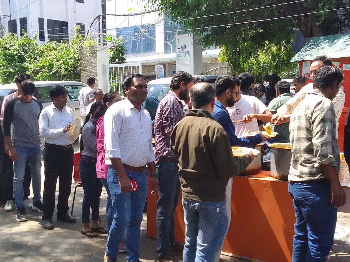 Openwings8's tweet photo. Open Wings Foundation along with its volunteers arranged food donation Campaign in Noida.
#foodcampaign #savefood #sharefood #helpneedy #volunteer #fooddonation #openwingsfoundation #ngo #environment #education #savewater #donation #help #hunger #care #earth #motherearth #nature https://t.co/AeYkDcRJeH