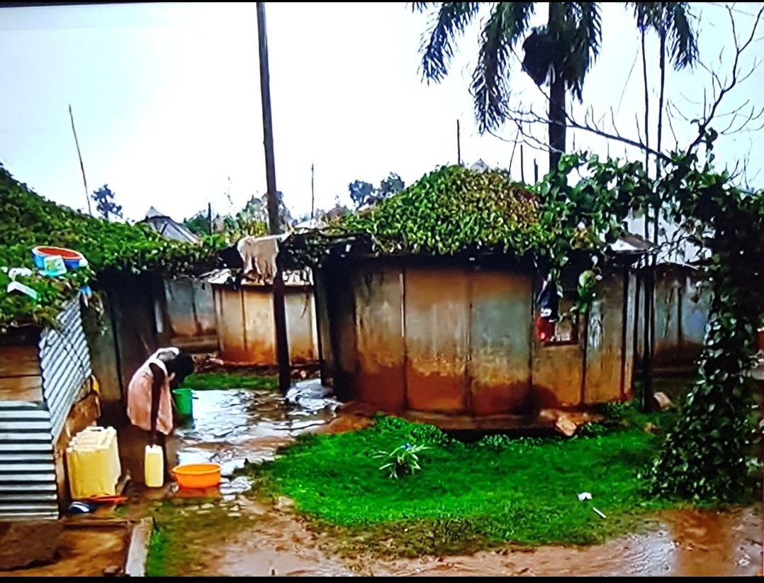 MatuMukiibi's tweet photo. As am a citizen of Uganda, iam informing Uganda Police Force to reactivate it's depots (Huts) in cities &amp; financial towns to eliminate acts of lawlessness in uganda.
#QuoteMeWell https://t.co/dY8tuMz6xp