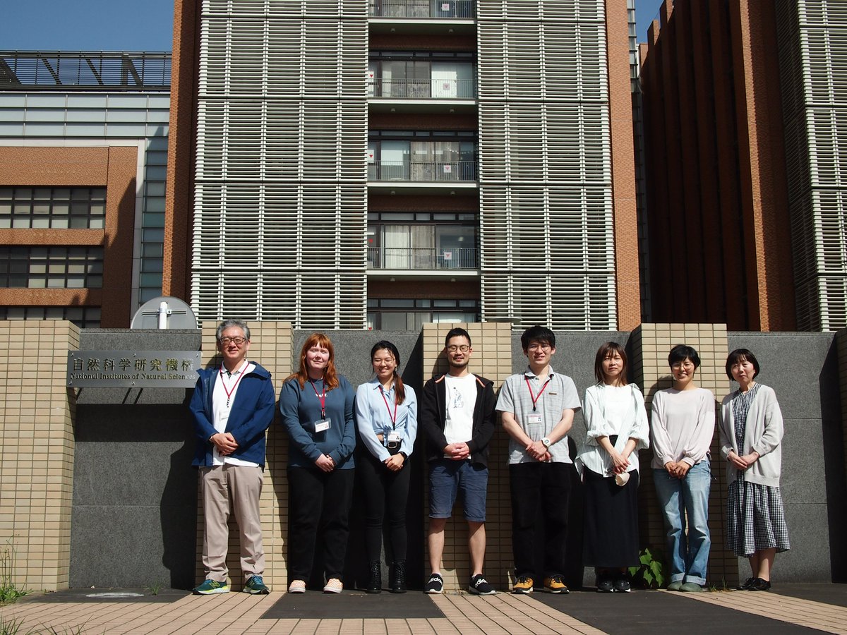 We took a group photo for the new fiscal year.
groups.ims.ac.jp/organization/i…