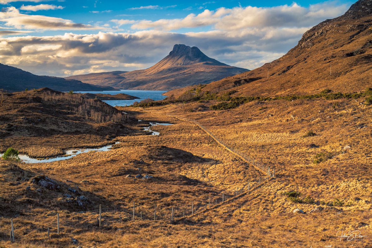 Johnpow1's tweet image. Stac Pollaidh in the Northwest Highlands of Scotland. I may be biased but that has to be one of Scotland&apos;s most beautiful mountain scenes to photograph.

#Scotland #StacPollaidh #VisitScotland #Travel #Vacation #Adventure #Nature #Outdoors