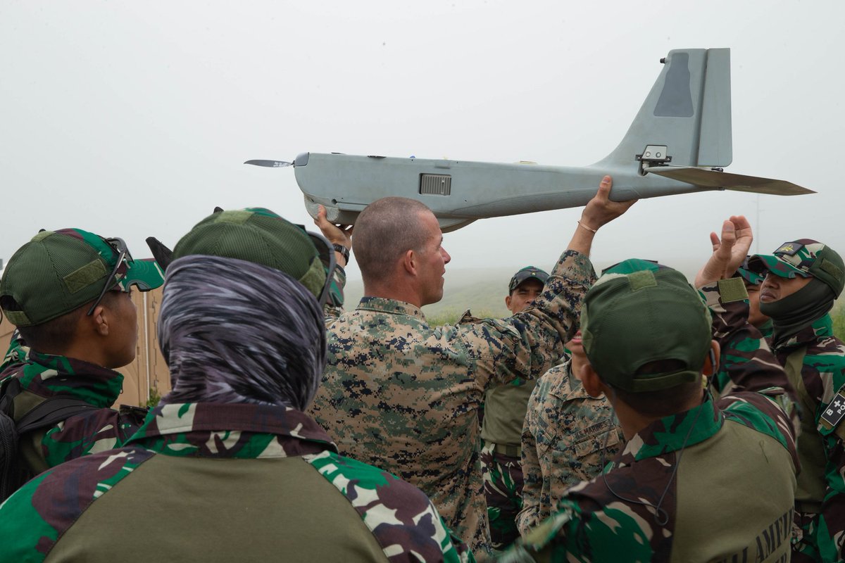 Jatosint's tweet photo. THREAD
#Reconex #Reconex23 between ๐ฎ๐ฉ๐บ๐ธ Marine Corps in Camp Pendleton, California
US Marines from 1st Recon Battalion, @1st_Marine_Div, teaching their Indonesian counterparts on how to operate RQ-20 Puma #UAV (10/4/2023)
๐ธDVIDS/Cpl. Emeline Molla https://t.co/a03mEtDWNY
