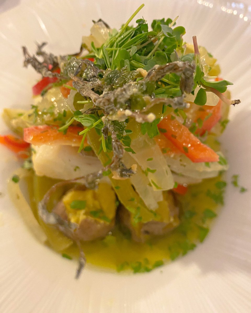 corviniano's tweet photo. 🍽 Restaurante Casino de Tenerife - Santa Cruz de Tenerife @realcasinodetenerife
➡️ Bacalao confitado con zócalo de batata y verduras. 🔝👍👏
#fotogastronomica #fotografiagastronomica #gastronomia #comer #food #photofood #foodphotography #restaurantestenerife https://t.co/MwxESFCX7A
