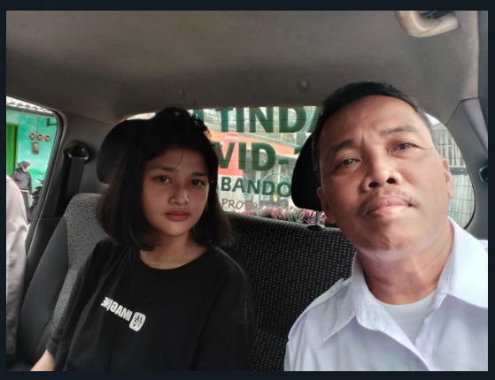 uchihasaradi's tweet photo. @kegblgnunfaedh Bukannya dipukulin seperti biasanya, malah diajak selfie https://t.co/YowsPlW4IV