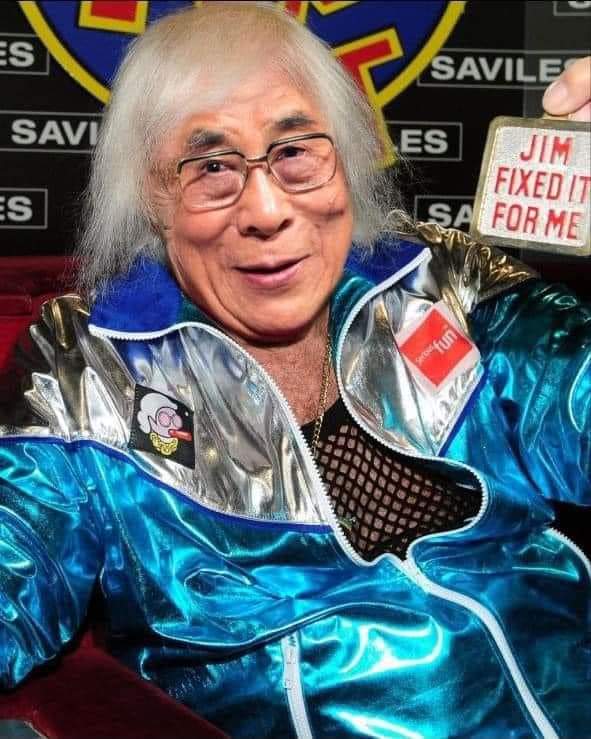 2468MWay's tweet photo. @Stockportrico11 the Dali Lama's new suit looks familiar https://t.co/QNv1Czr3LI