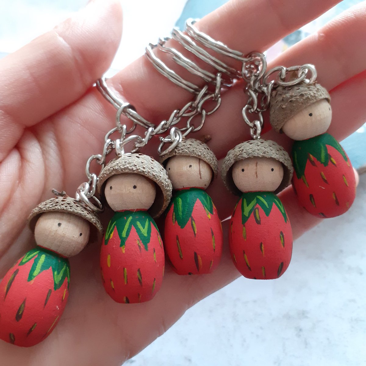 What is your favourite fruit? I love strawberries 🍓 These were the original Peggy keychains I painted #strawberry #earlybiz #shopindie #etsy #buyindie #UKGiftHourAM