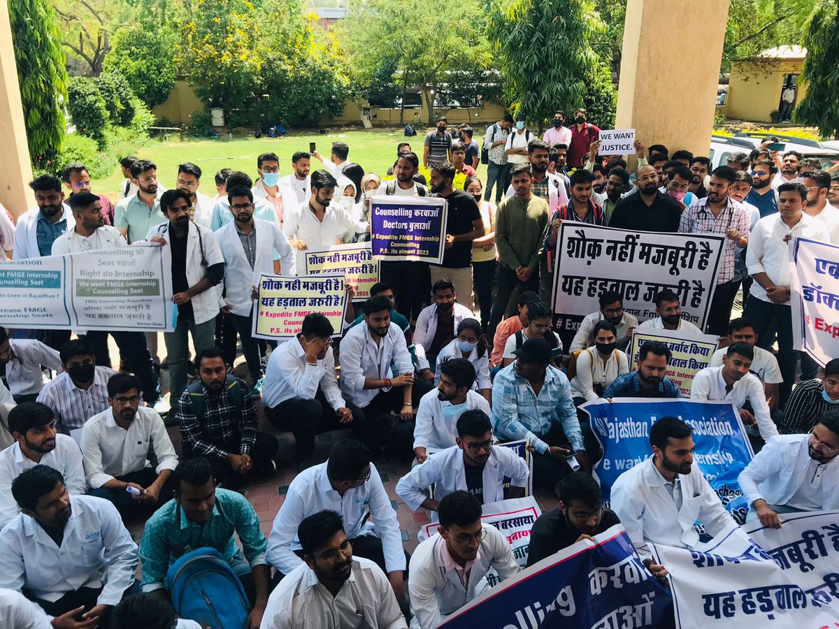 DrJsinghRajawat's tweet photo. WE WANT JUSTICE
Justice for fmge of Rajasthan
@ashokgehlot51 @RajGovOfficial @plmeenaINC 
#justiceforfmgeofrajasthan https://t.co/thR58obmcU