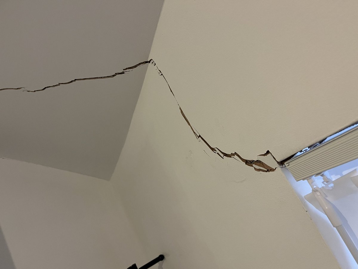 belllynn3's tweet photo. This is just one of the many significant cracks in the property https://t.co/CSN7scY5uy