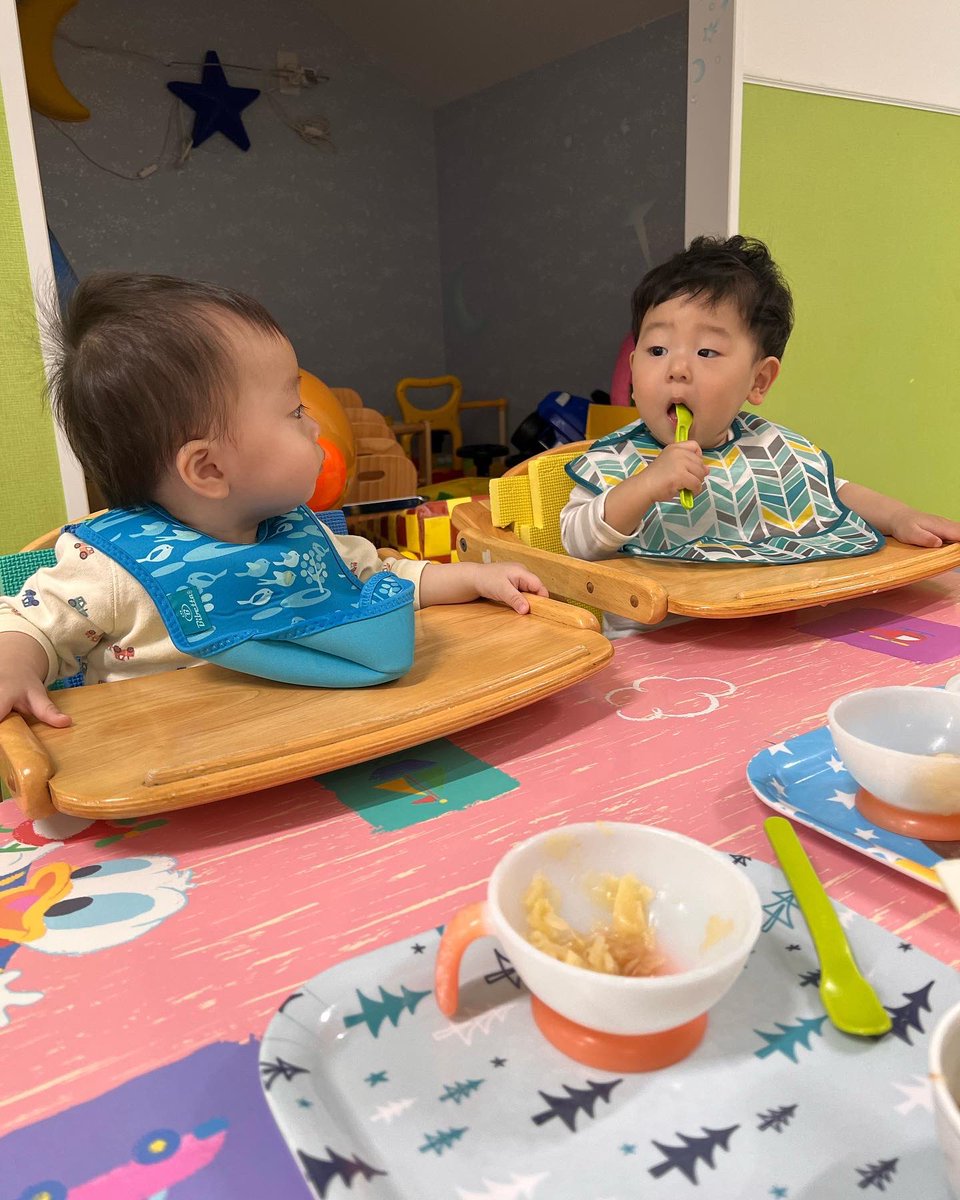 zealchildcare1's tweet photo. 今日はお部屋で過ごしました☀️
こんにちは!babyhomeです☺️
今日は黄砂の影響を考慮して
全クラス園内活動を楽しんでいます🧸
只今おやつタイム❤️❤️❤️
午後はなにして遊ぼうかな?🎶
#babyhome #kidshome #保育園 #学童 #保育士 #保育 #幼児 #武蔵小杉 #新丸子 #川崎市 #中原区 #乳児 https://t.co/uptNfyNezZ