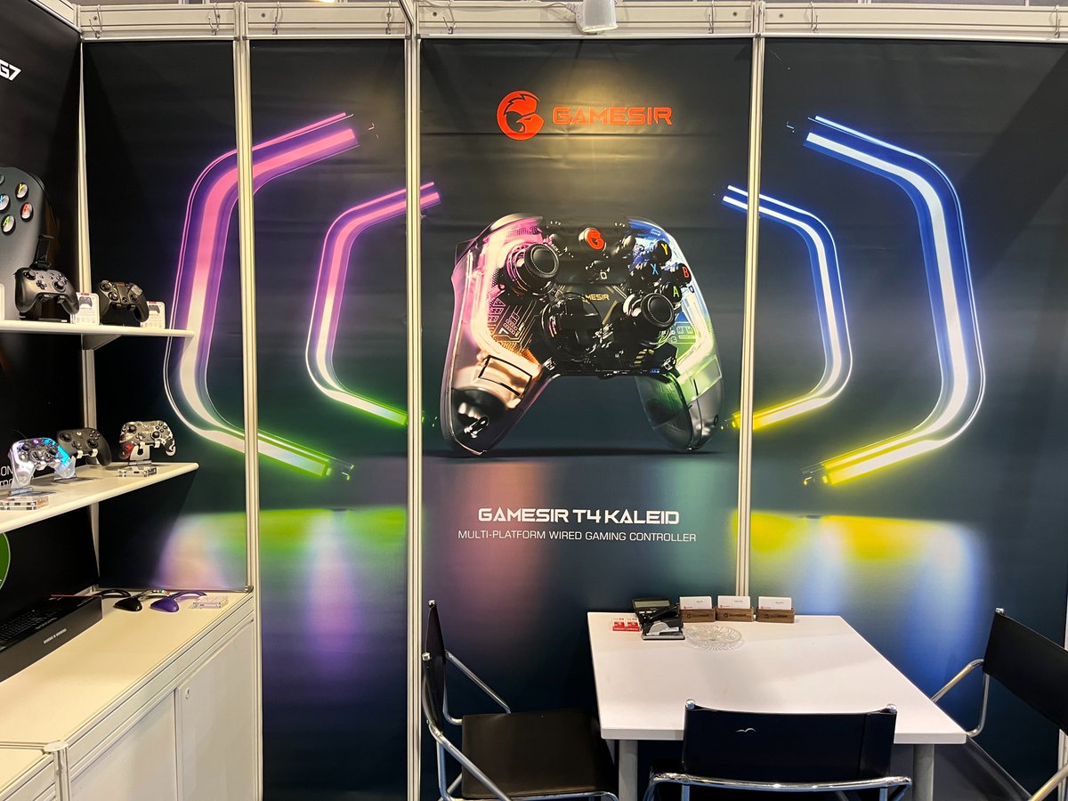 mygamesir's tweet photo. Day two in Hong Kong Electronics Fair 2023🔥🔥
Many people came here just for the GameSir T4 Kaleid.
So, do you like RGB gaming controller?🧐🧐
Leave your comment🤟🤟🤟
#hktdc #gamesir #gamesircontroller #pccontroller #switchcontroller #rgbgamingcontroller #gamesirt4k https://t.co/4eNTQgnGwM