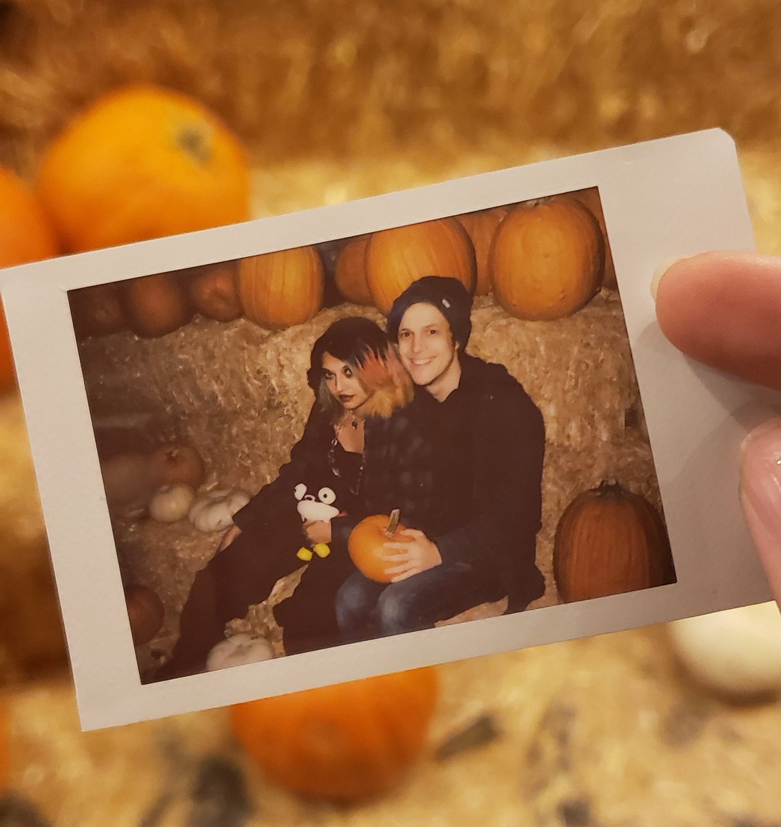 twoxdee's tweet photo. we met in college and ran into each other a few times UNTIL we were at a friend's birthday dinner and reconnected. i asked him if he had a discord and he made an account AT THE TABLE. gabe asked me out after a halloween party a week later (': it's been almost four years now!! 💖 https://t.co/H0iO5ZfCpj