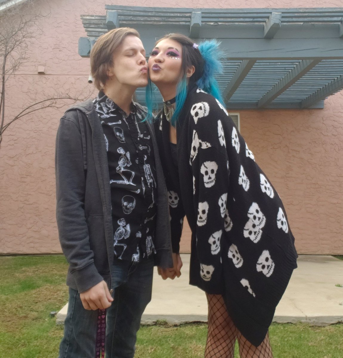 twoxdee's tweet photo. we met in college and ran into each other a few times UNTIL we were at a friend's birthday dinner and reconnected. i asked him if he had a discord and he made an account AT THE TABLE. gabe asked me out after a halloween party a week later (': it's been almost four years now!! 💖 https://t.co/H0iO5ZfCpj