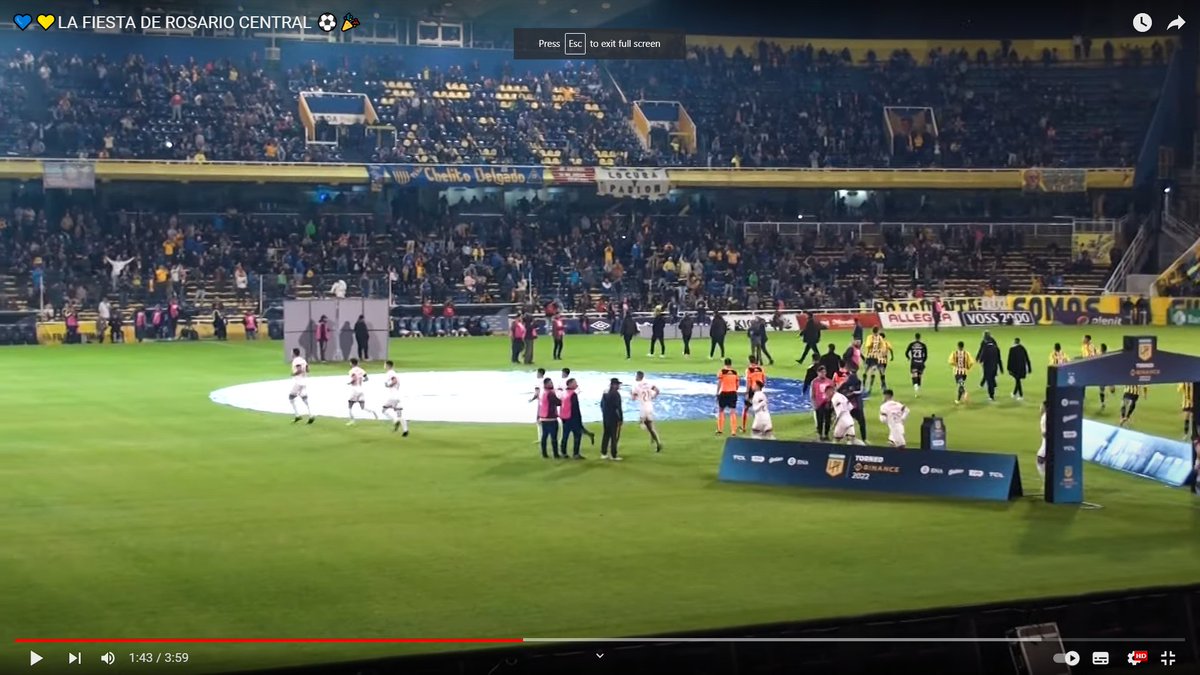 NEWELLSIEMPRE's tweet photo. Fue un youtuber que hace videos en distintos estadios y los quemo mal jajajajajajajajaja, Como podes ser tan hdp ? jajajajajjajajajaja https://t.co/g2pomqS6bC