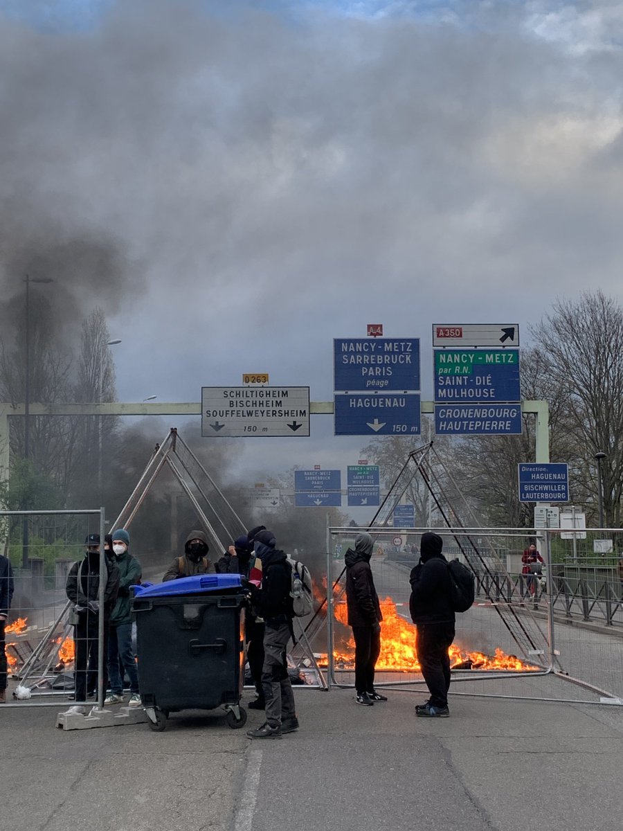 loukaxelisa's tweet photo. Autoroute bloquée ce matin à Strasbourg #manif #retraite https://t.co/4QehjrbXgd