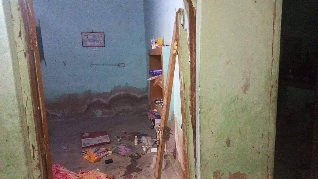 pakistan_untold's tweet photo. Tirth Das, a Hindu tenant of Islamist Riaz Khokar in Badin, Sindh Pakistan, thrown out of his place. Khokar desecrated his temple, vandalized his goods and siezed many valuable items.
Loot, capture, destruction, conversion, abduction of Hindus - way of life in Pakistan. https://t.co/6JJgOwPjiG