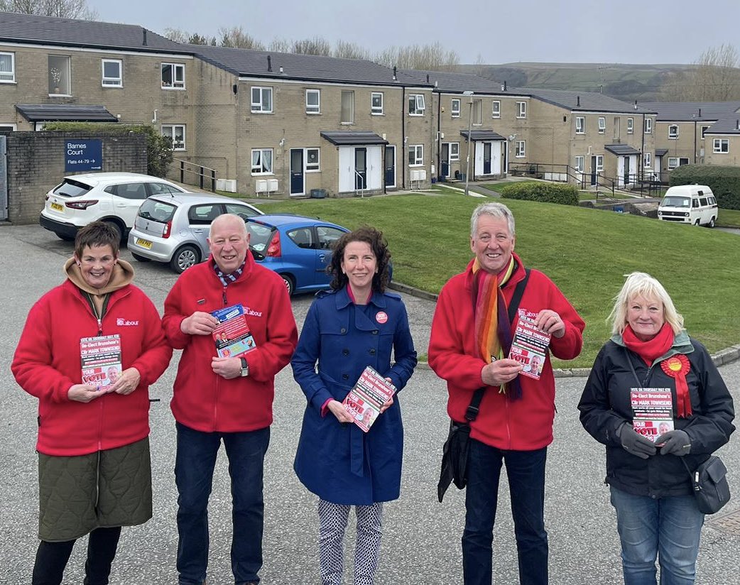 Anneliese Dodds (@anneliesedodds) on Twitter photo Councillors like Mark Townsend and Christine Sollis show <a href="/UKLabour/">The Labour Party</a> values in action
It was great to be out with them and @Burnley_Labour today
Only Labour can tackle the cost of living crisis in Burnley and across our country, and get neighbourhood police back on our streets 🌹 Councillors like Mark Townsend and Christine Sollis show <a href="/UKLabour/">The Labour Party</a> values in action
It was great to be out with them and @Burnley_Labour today
Only Labour can tackle the cost of living crisis in Burnley and across our country, and get neighbourhood police back on our streets 🌹