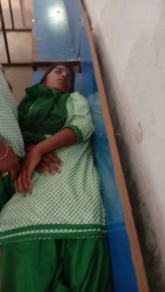 <a href="/HemantSorenJMM/">Hemant Soren</a> माननीय मुख्यमंत्री महोदय जोहार,

महोदय इतनी प्रचंड गर्मी में विद्यालय में पढ़ने वाले गरीब बच्चों की छुट्टी दोपहर में 1:00 बजे हो रही है जबकि किसी भी राज्य में 11:30 बजे से अधिक गर्मी के दिनों में विद्यालय का संचालन नहीं हो रहा है।

समय में परिवर्तन कराने की कृपा