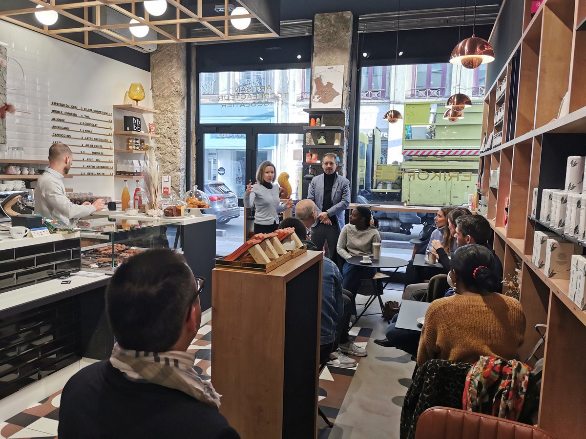 CMinicillo's tweet photo. Le Crédit Agricole Centre-Est présent au café du CEE6 club d'entrepreneurs du 6ème arrt de Lyon pour une matinale d'échanges avec des entrepreneurs, nouveaux adhérents et partenaires. Merci à Erikoffee de nous avoir accueillis. #cacentrest Crédit agricole Centre-est #cee6 CEE6 https://t.co/oMLLnAV6Mt