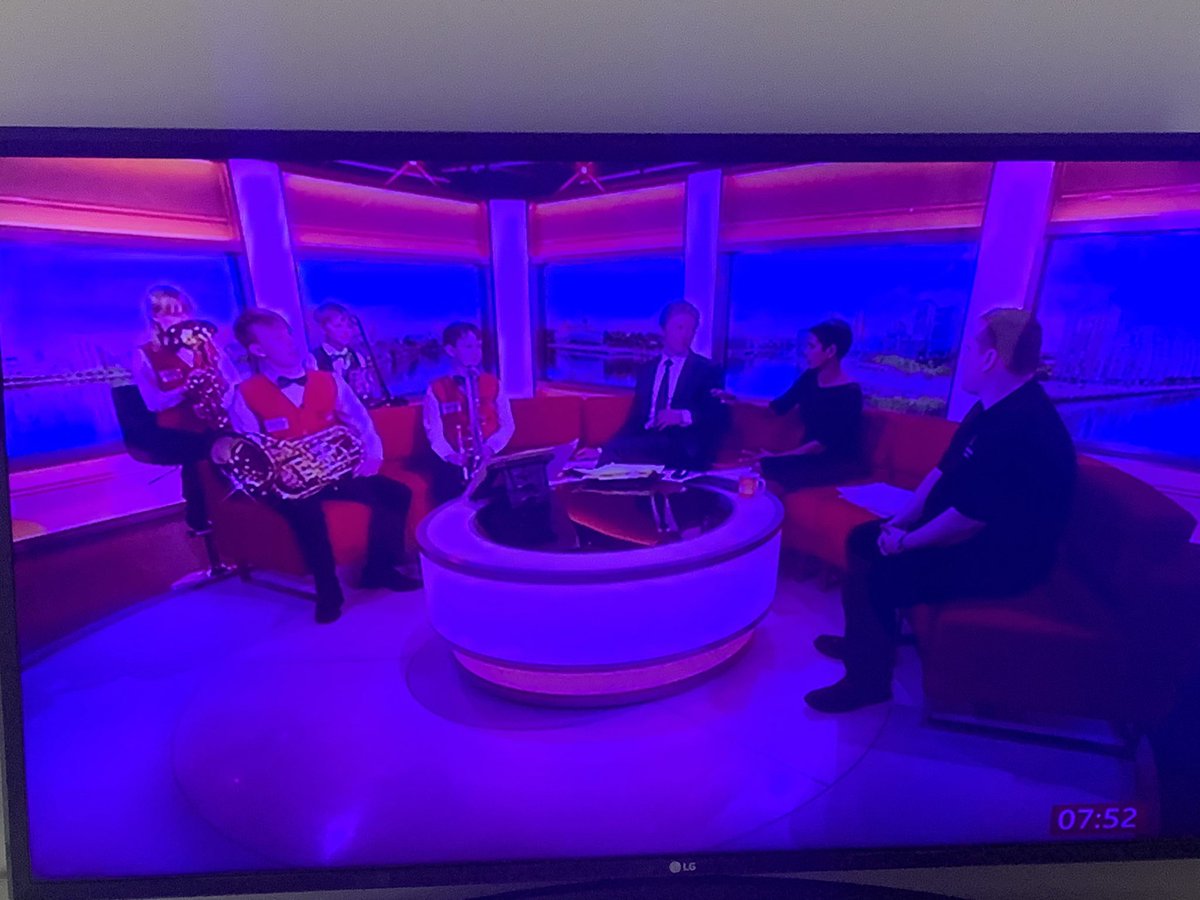 nanmacfi's tweet photo. @absoluteradio This one last week 😂 my TV colour is not as bad as it looks! https://t.co/HrPBPTsTRQ