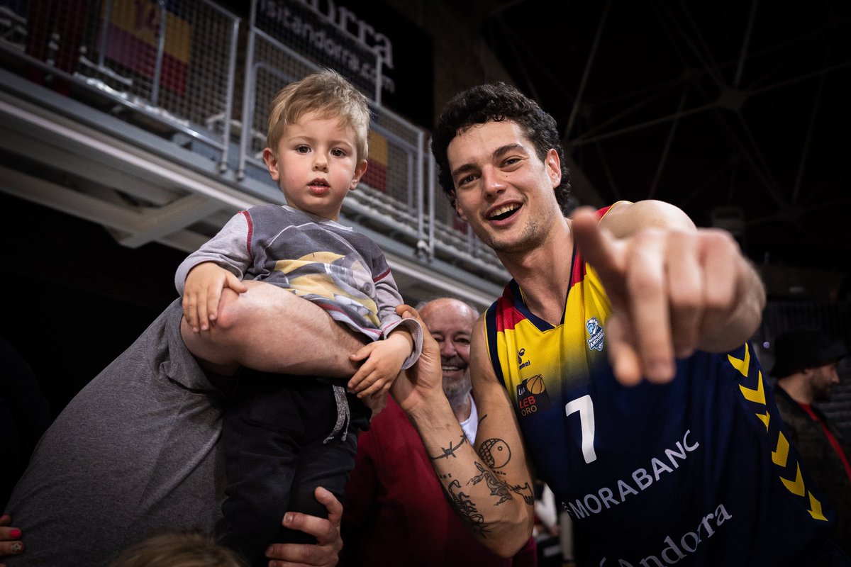 morabancandorra's tweet photo. 🏀🔝
Mira, mira!!
És dijous!!

#Tornemhoafer #MaiPor https://t.co/n19hJxoB35