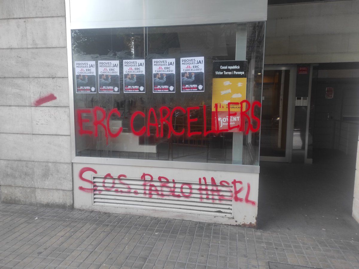PabloHasel's tweet photo. ❌ El @govern d'@Esquerra_ERC segueix sense fer-li les proves mèdiques a Pablo Hasel, garantint el seu dret a la intimitat.

🔥 Aquesta matinada s'han assenyalat les seves seus arreu del territori, per denunciar aquesta greu vulneració.

#SOSPabloHasel
#LlibertatPabloHasel https://t.co/lEY7uPcadk