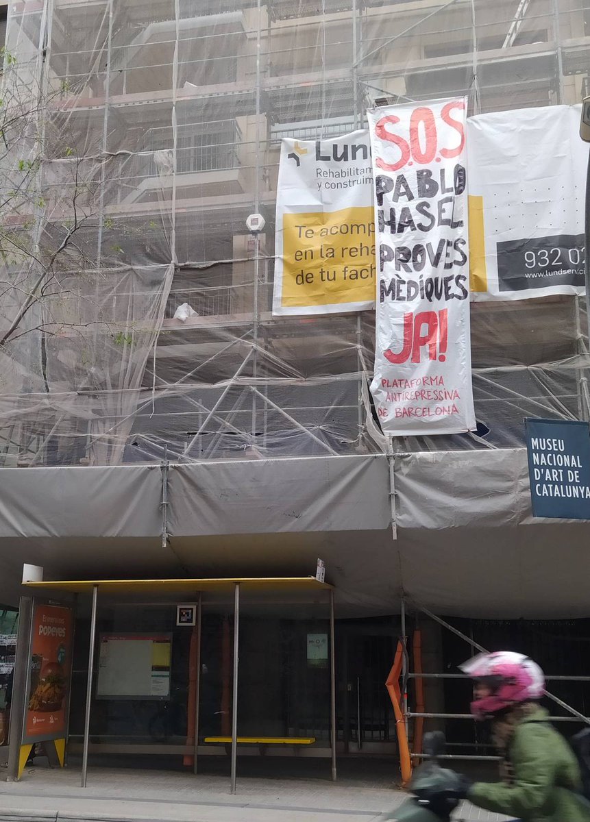 ❌ El <a href="/govern/">Govern de Catalunya</a> d'<a href="/Esquerra_ERC/">Esquerra Republicana</a> segueix sense fer-li les proves mèdiques a Pablo Hasel, garantint el seu dret a la intimitat.

🔥 Aquesta matinada s'han assenyalat les seves seus arreu del territori, per denunciar aquesta greu vulneració.

#SOSPabloHasel
#LlibertatPabloHasel