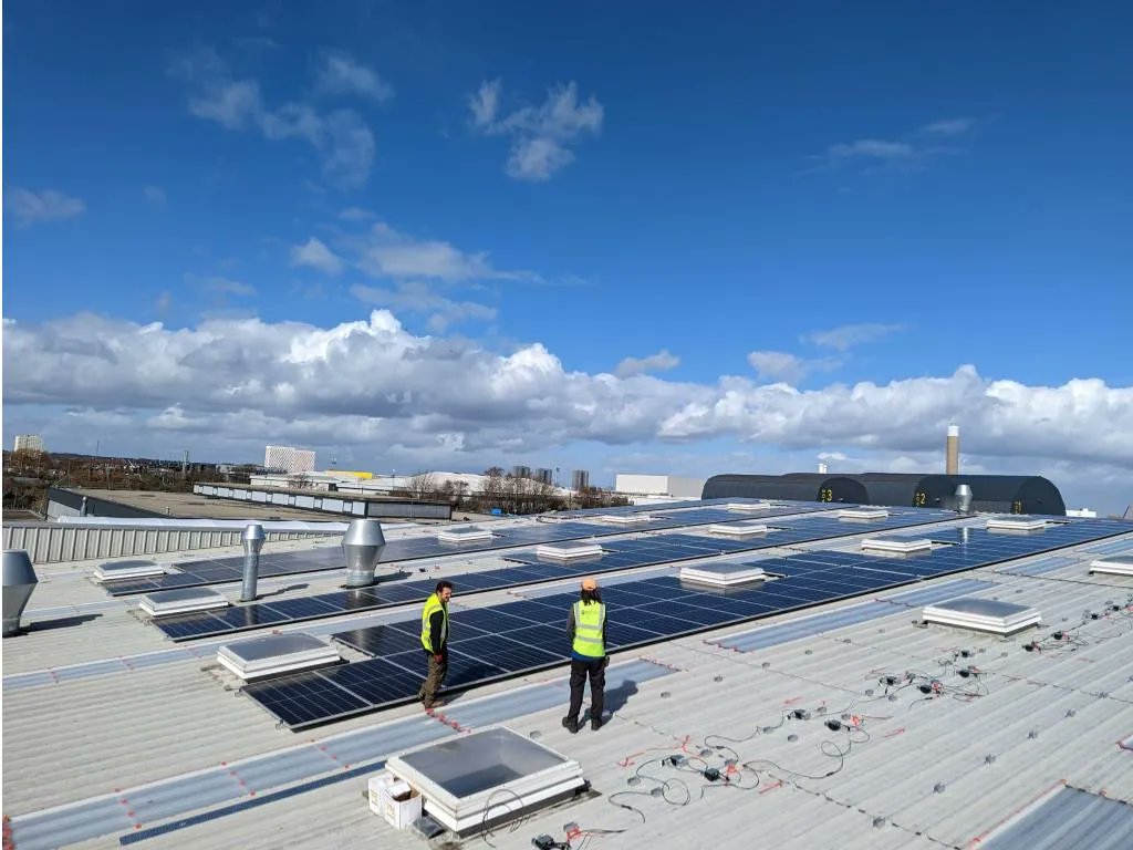 EcogenEnergyUK's tweet photo. We're delighted to share that our client, @BLOQS, has taken a major step forward on their sustainability journey with the installation of 112kW of rooftop solar PV in just 1.5 weeks.

Read the full case study:
https://t.co/JMQW9QqM4V

#solar #netzero #cleanenergy #renewables https://t.co/oM8zauwkZ7