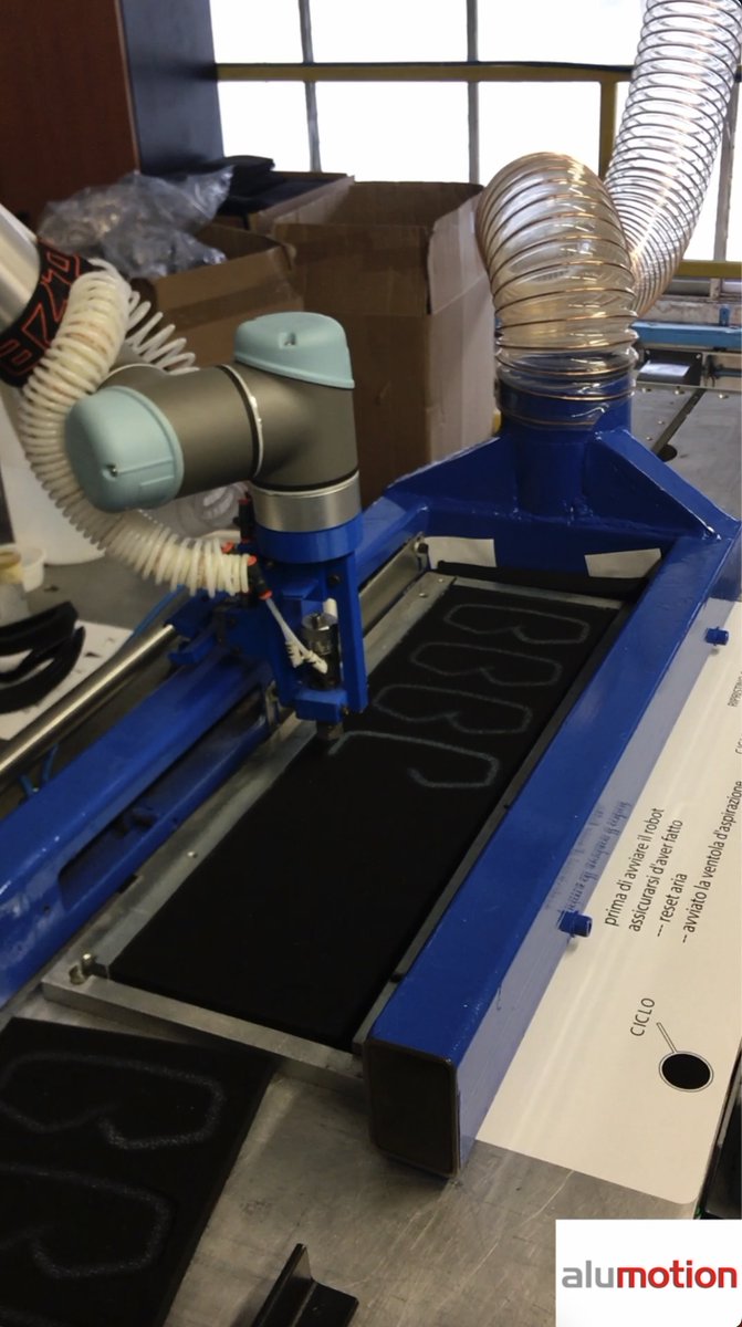 alumotionsrl's tweet image. Per un nostro cliente che aveva l'esigenza di erogare colla su lastre di spugna, il #cobot UR5 di @UR_Italy ha rappresentato una soluzione ideale grazie alla sua capacità di seguire un percorso sempre identico a un ritmo costante.
youtube.com/shorts/PweJnv6…
#robotapplication