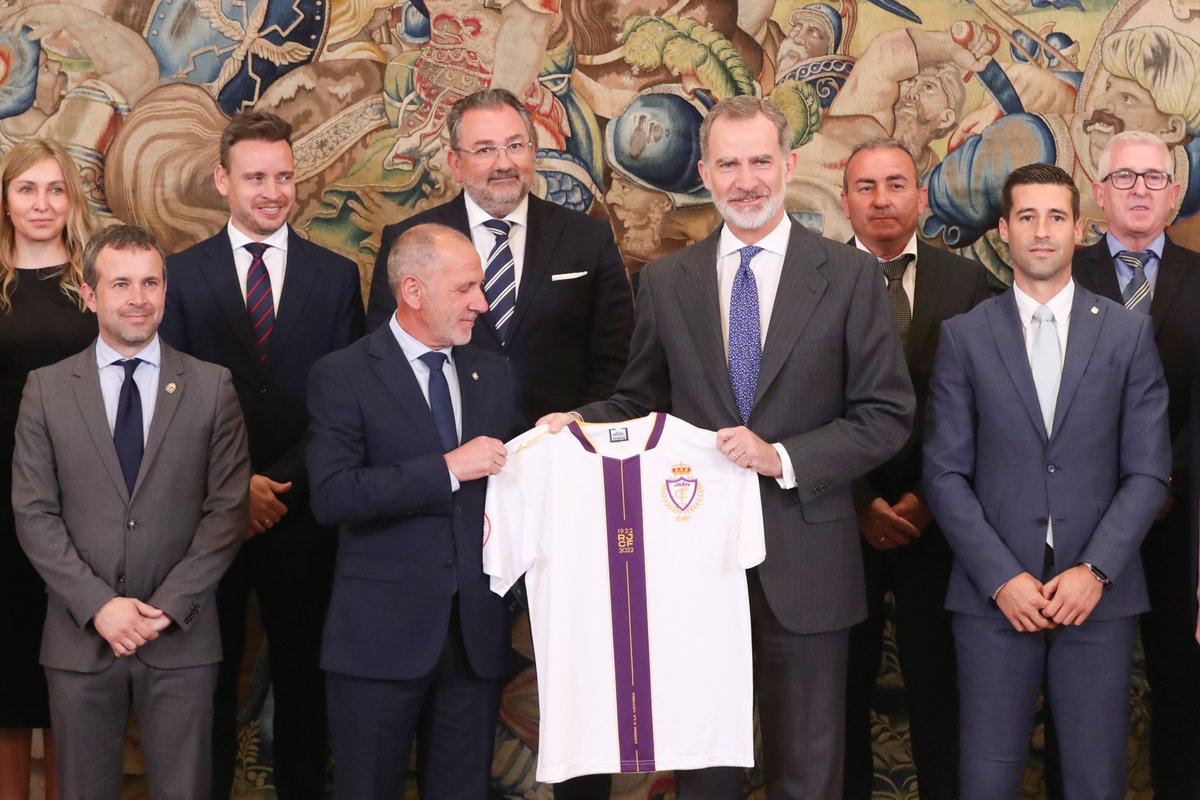 El Rey recibe en audiencia a una representación del Real Jaén Club de Fútbol, con ocasión del centenario del club.

➡️casareal.es/ES/Actividades…