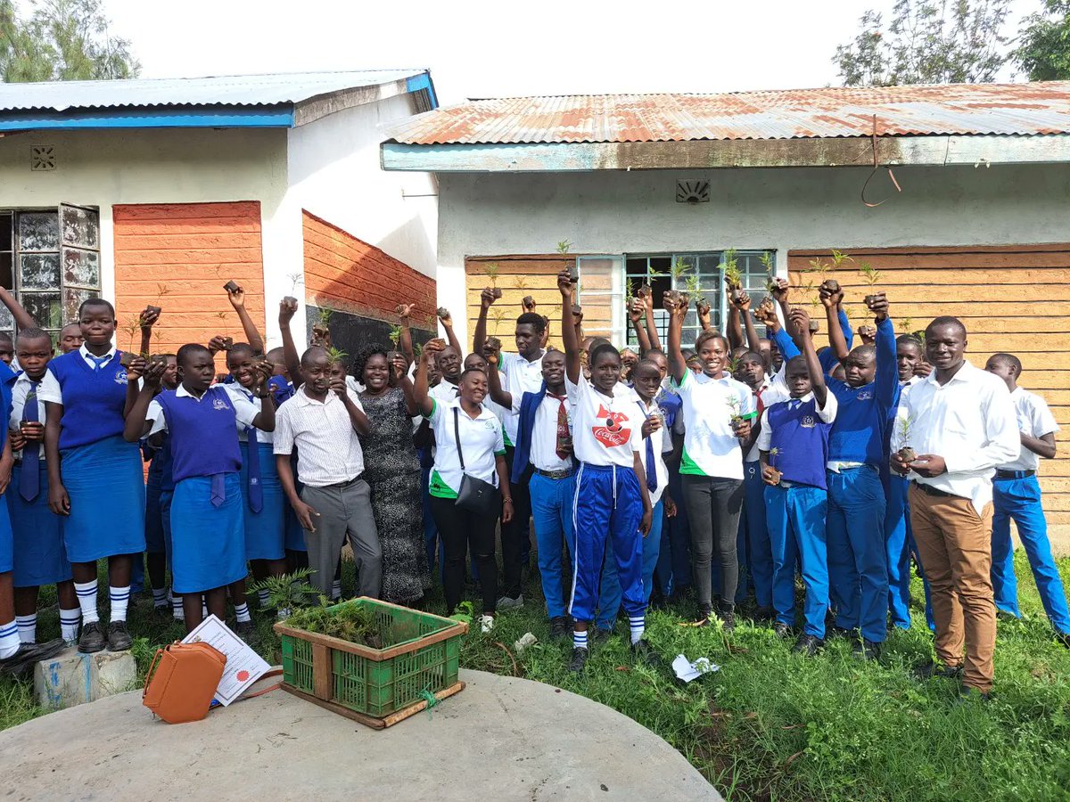 PollyFoundation's tweet photo. Ranjira Sec School started a school forest a year ago with 1000 seedlings, & the forest had 80% growth.
To make up for some of the lost seedlings, we added 100 more yesterday. The students will provide complete care for these seedlings.
#FaceOutEcosystemImbalance
#OurSharedWorld https://t.co/DCMCQOvjsh