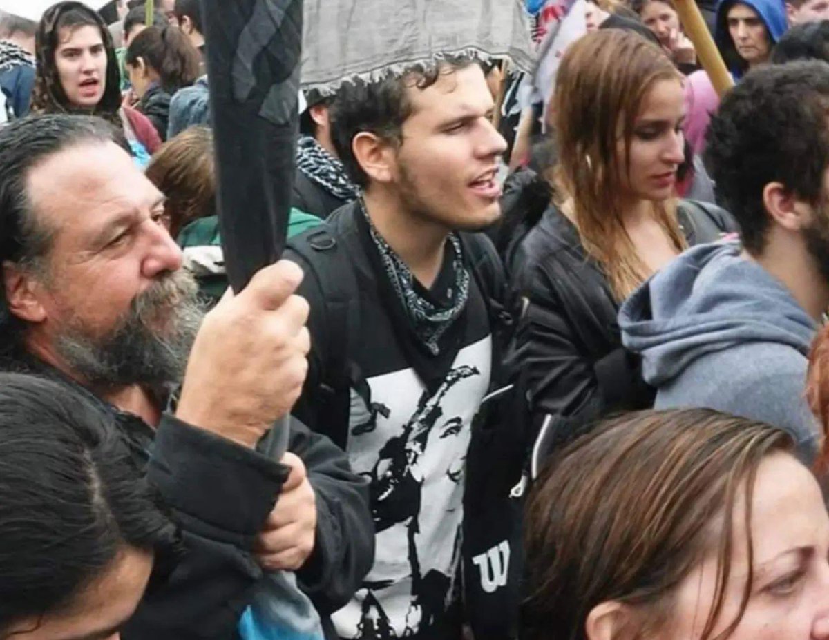 Ernesto_Kastro's tweet image. 🔙 A 7 años de #ComodoroPy, nos encontramos siempre del mismo lado de la historia. 

💟 Con @cristinafkirchner hasta el último día de nuestras vidas, les pese, duela o haga ronchas. 

¡La militancia no traiciona!

#Cristina2023