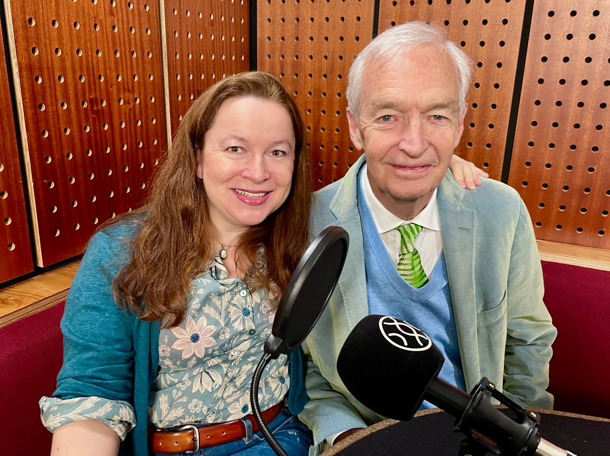 doctor_oxford's tweet image. Such treat to join the one and only @jonsnowC4 today for next week's #Snowcast. We discussed life, death, the NHS, junior doctor strikes, trust, spin, palliative medicine, Ukraine... A joy from start to finish 💙🇺🇦🩺

snowcast.uk