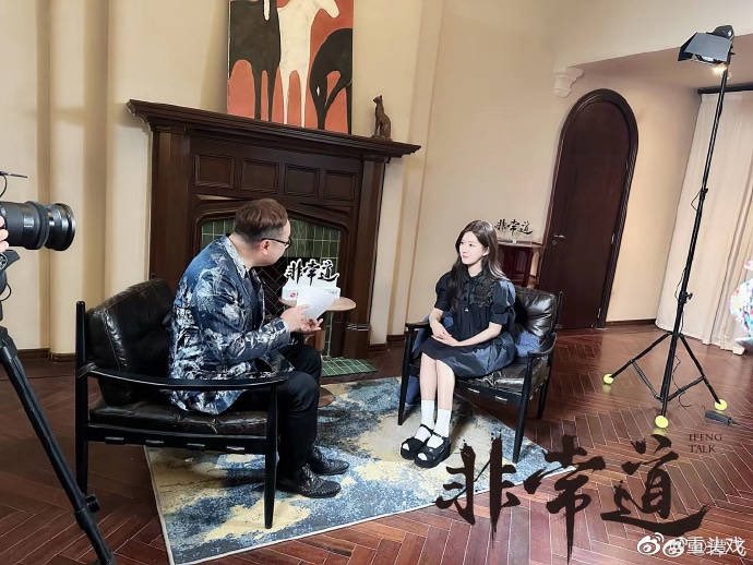 centonlooker's tweet photo. Tan Fei, a film critic, stated that director #WangJing commended #ZhaoLusi as the best actress in current dramas.
"He spoke with Zhao Lusi yesterday... Zhao Lusi gave me a sense of Taiwanese beauty mixed with Chengdu elegance.Relaxing, charming, natural, honest, and appealing.
As a result, director Wang Jing left me a message saying, "Zhao Lusi is the best actress in dramas right now, and he has seen all of her dramas."