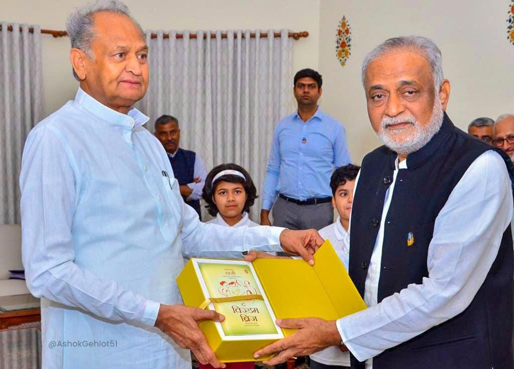 ashokgehlot51's tweet photo. श्री रामचन्द्र मिशन के अग्रदूत पद्म श्री कमलेश पटेल व उनकी संस्थान के मासूम रचनात्मक कलाकारों से आज निवास ऊर्जामयी रहा।

एक महान व्यक्तित्व व होनहार बच्चों से हुई यह भेंट रचनात्मक रूप से समाज निर्माण हेतु समर्पित रही। https://t.co/o3LdGEa7tK