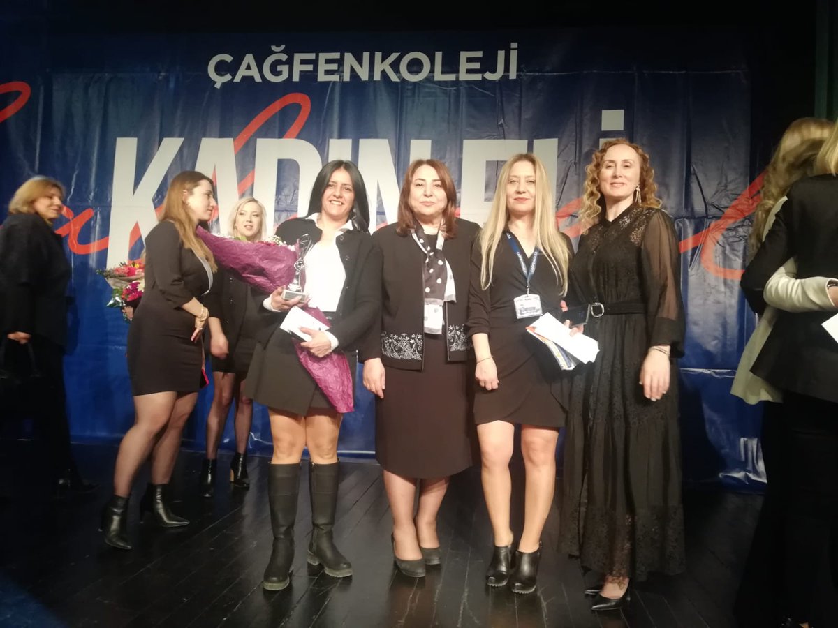 EskisehirMem's tweet photo. İl Milli Eğitim Müdürümüz Pervin Töre, düzenlenen törende onur ödülüne layık görüldü.

Kendi alanlarında başarılı, Eskişehir’e değer katan kadınların yer aldığı, Kadın Eli Töreni’nde kadın sanatçıdan STK yöneticisine toplam 13 farklı kategoride plaket sahiplerini buldu. https://t.co/6k0O9zkBnT
