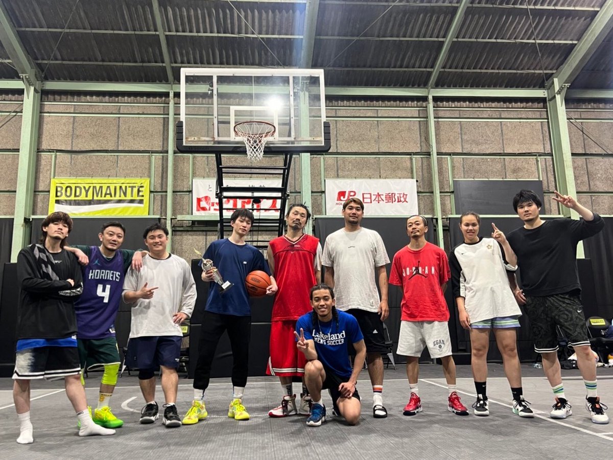 Yuuki_Oohara's tweet photo. 👑👑👑
#HOOPJESUS
#HOOPJESUSadpted
#深夜ピックアップゲーム
#朝までバスケ https://t.co/3eeDLDU3RI
