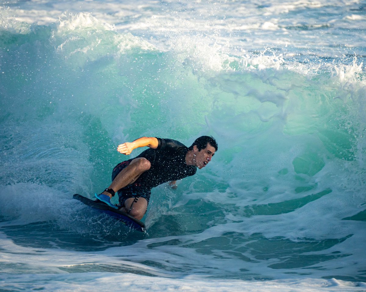 Shorebreaks, DK ⚔️ 📸: @aldosantos28 

#dropknee #dkwars #bodyboarding #beach #waves #surf #puertorico #surfing #pr #olas #playa #ocean #surfphotography #surfinglife #surftrip #surflife