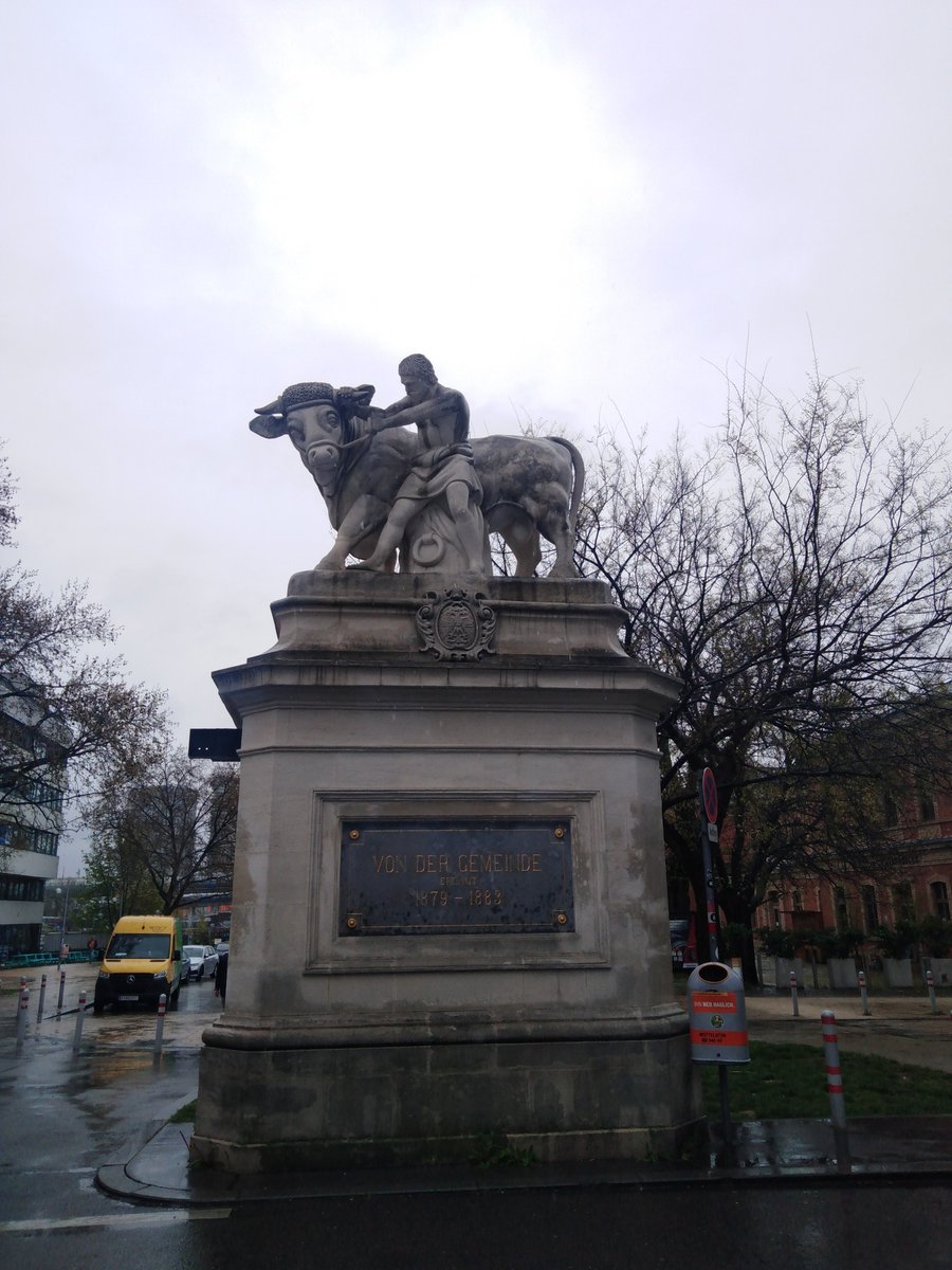 ScheerTamara's tweet photo. Am Weg zum Biocenter @univienna @viennabiocenter ein bisi das Grätzl durchstreunt ...
die Überreste des einstigen "Central-Vieh-Markts" - bisi Wirtschaftsgeschichte - in #Wien #stmarx #Erdberg entdeckt #Geschichte https://t.co/gUXKgkhTfN