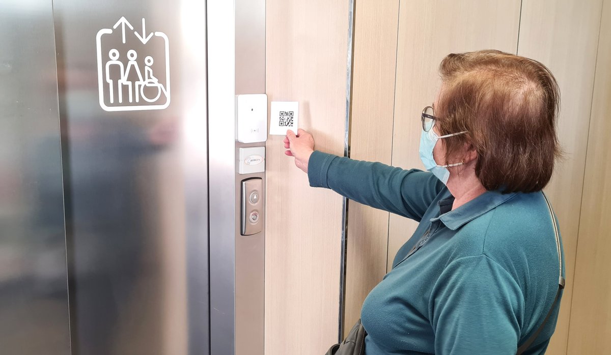 HUSCVic's tweet photo. 💳A partir del 14 d'abril, als acompanyants de les persones ingressades a l'HUSC se'ls facilitarà un codi QR, amb el qual podran accedir al centre i a Hospitalització
⏰També es modifica l'horari d'atenció de Recepció en caps de setmana i festius
🔗https://t.co/gdDdDEwRWO
#codiQR https://t.co/uPrwE4bU0S