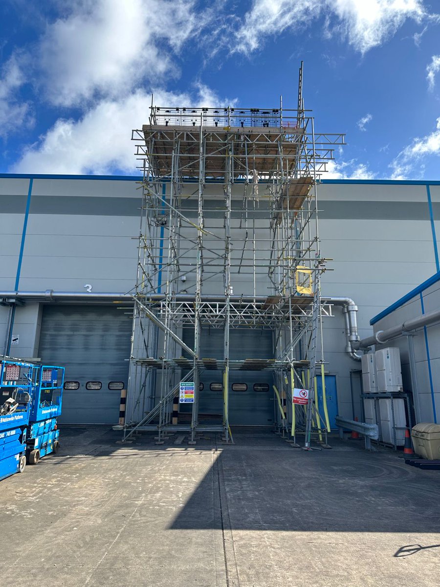 GorillaScaffold's tweet photo. Landing deck for the crane with access for one of our clients 🦍

#scaffolding #Birmingham #projects https://t.co/gfGBUU3SDt