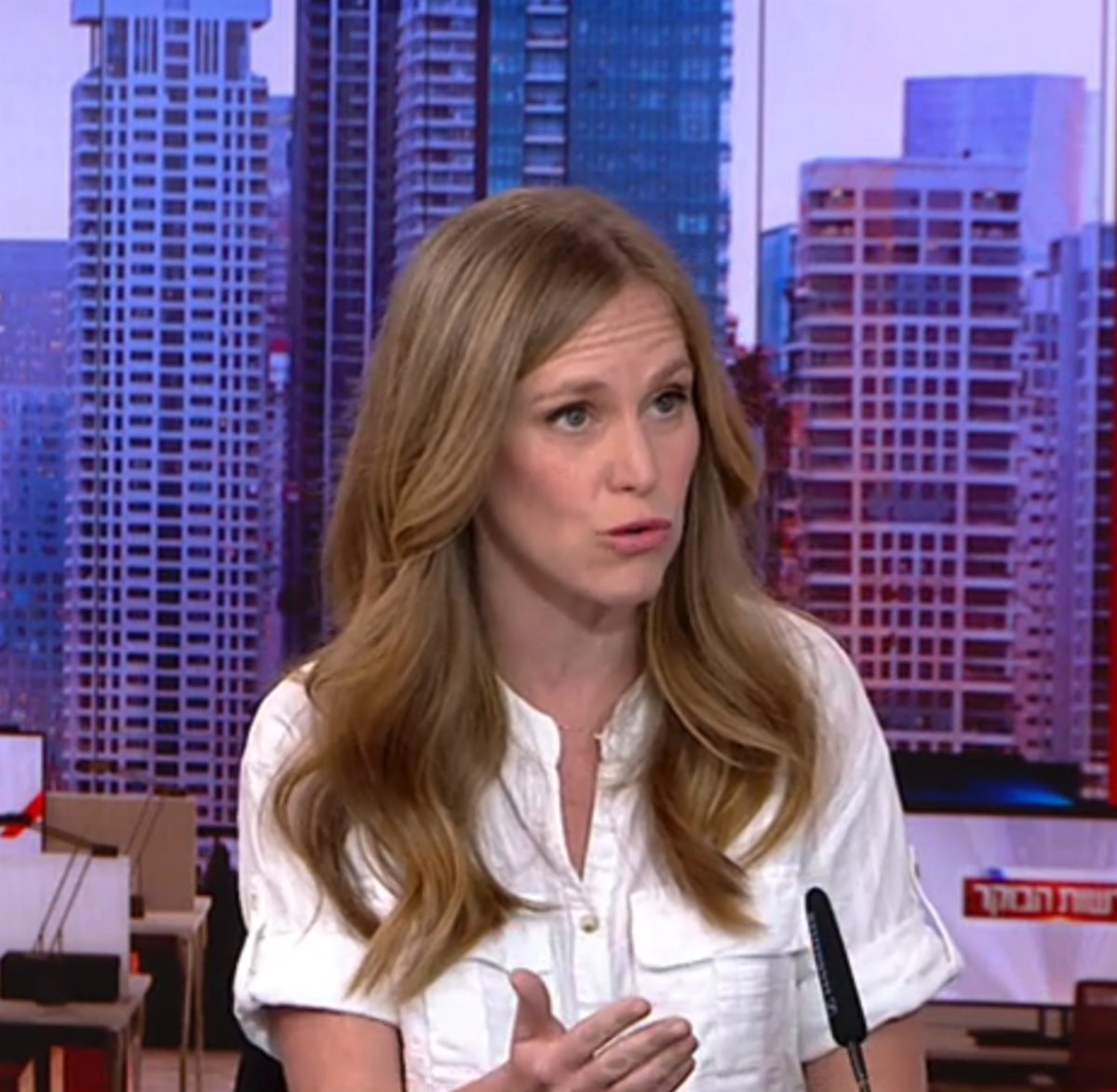 MichaelTsioni's tweet image. חן ליברמן:
״מה אמור לעשות ארגון כמו המוסד כשיש איום על הדמוקרטיה״.

בלי להתייחס להפיכה הצבאית שהיא רוצה לקדם,
ראוי שהתועמלנית תדע שהמוסד בכלל לא מתעסק בתוך מדינת ישראל... 🙈

הרמה של התועמלנים באלג׳זירה 12 כל כך נמוכה...
דברים שילדים קטנים אפילו יודעים...