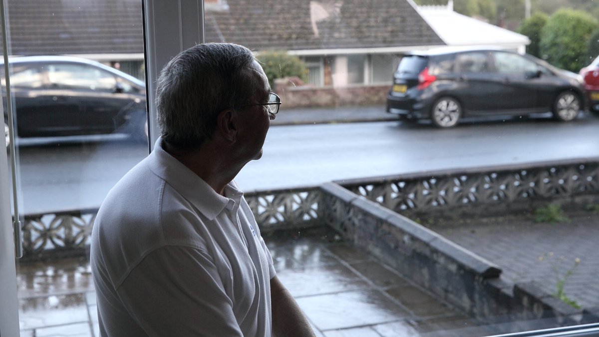 TheStrokeAssoc's tweet image. Problems with short-term memory are very common after a stroke. But it can help to:

Write things down ✍️
Repeat information ℹ️
Plan your day 📅
Use prompts ⏰
Picture things mentally 📷
Focus on features 🤓
Repeat information ♻️

To read more, visit: bit.ly/3v7qylr