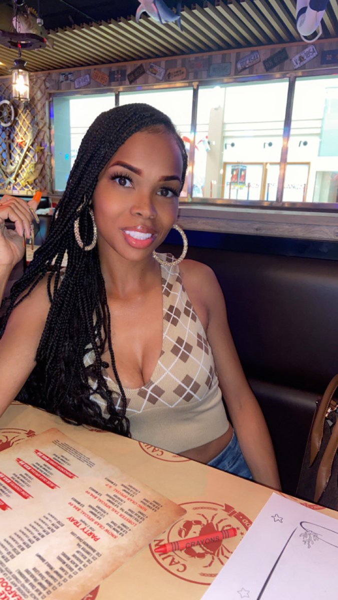 _prettypetite's tweet photo. Got a bag 💰 &amp; Fixed my teeth! 2023 is about me! Doing what makes me happy! https://t.co/6NZn2RdRbx