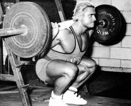 Tom Platz:

“Train hard. Rest hard. People always talk about the training but never talk about rest.”

Mfer would only do squats twice a month.

50 reps of 405.

Intensity >>>