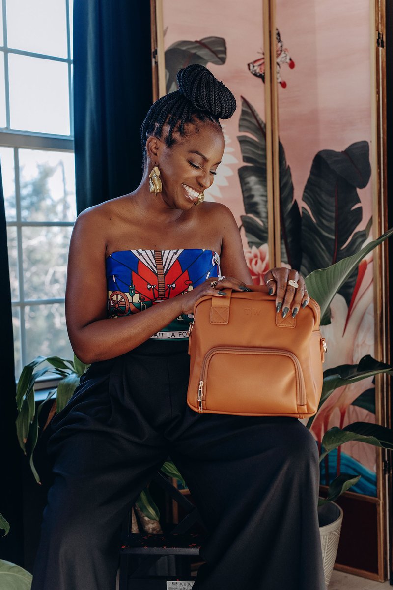TWTote's tweet photo. Yes, our Totes really DO spark this much joy 🤷🏾‍♀️ We’ve know because we’ve heard over the years! You’ve told us time and time again that they’re a game changer.
.
#twtote#essencetravels#essencetravels#essencetravels https://t.co/AoGfCoOd7D